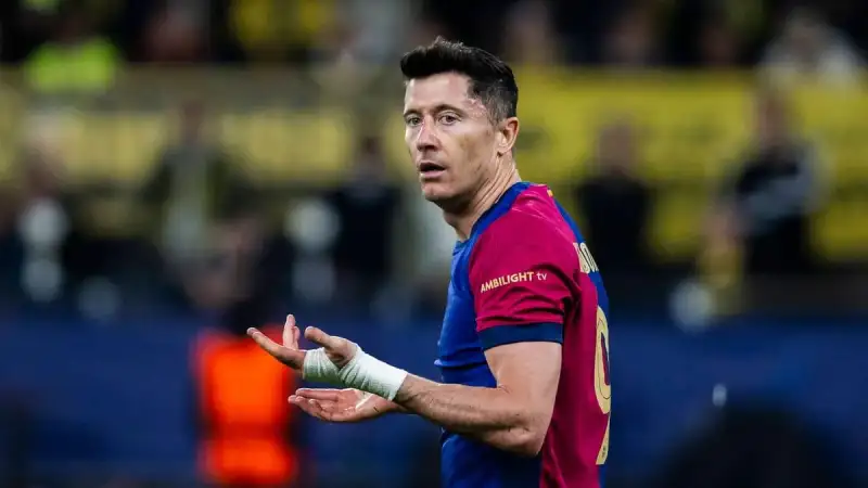 Fire Fizzles Out? Chicago Reportedly Cools Interest in Robert Lewandowski 🏟️🔥